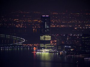 Empire state building at night 11.jpg